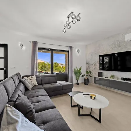 Jan For 6 Persons Near Labin - Rabac With 32 M2 Private Pool & Kids Playground Sveti Martin