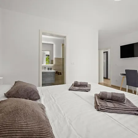 Jan For 6 Persons Near Labin - Rabac With 32 M2 Private Pool & Kids Playground Villa *